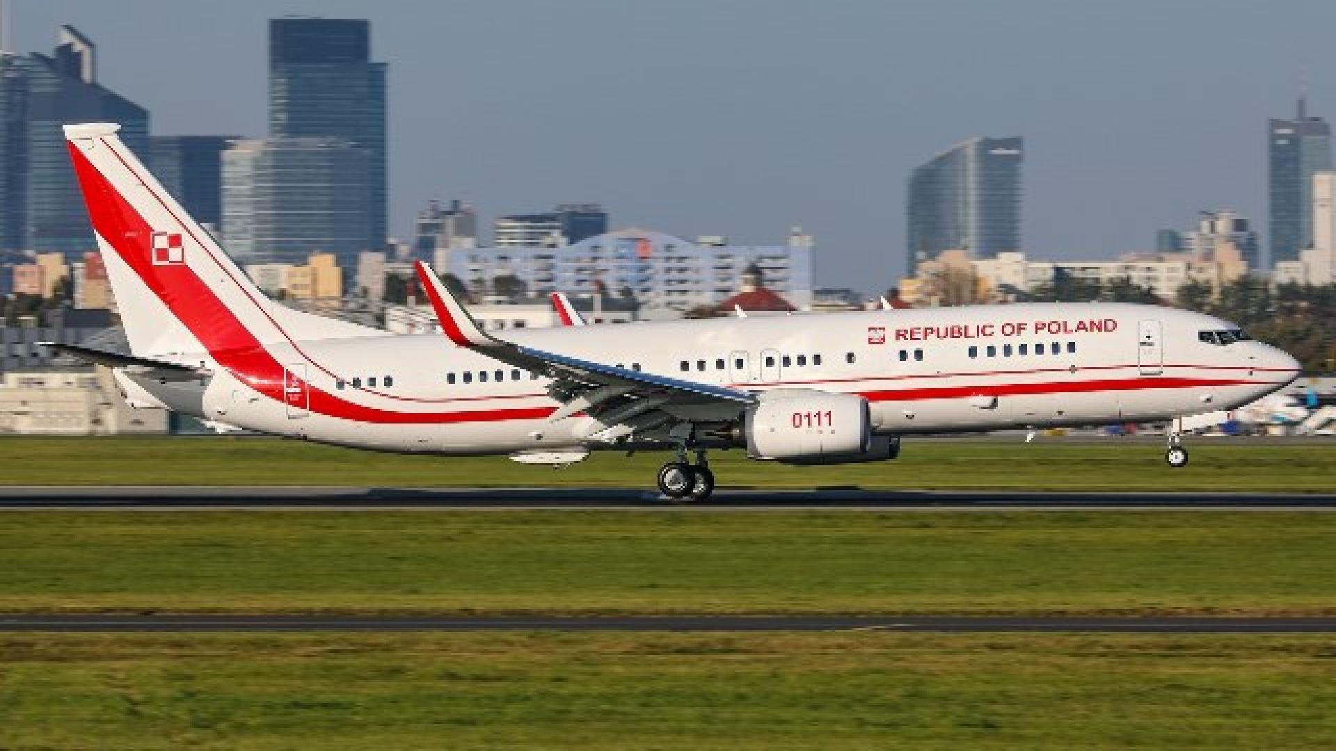 Boeing 737-800 1 Bazy Lotnictwa Transportowego na lotnisku w Warszawie